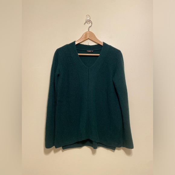 J. McLaughlin Sweaters - J. McLaughlin Cashmere & Wool Deep Green V-Neck Ribbed Sweater. Size S